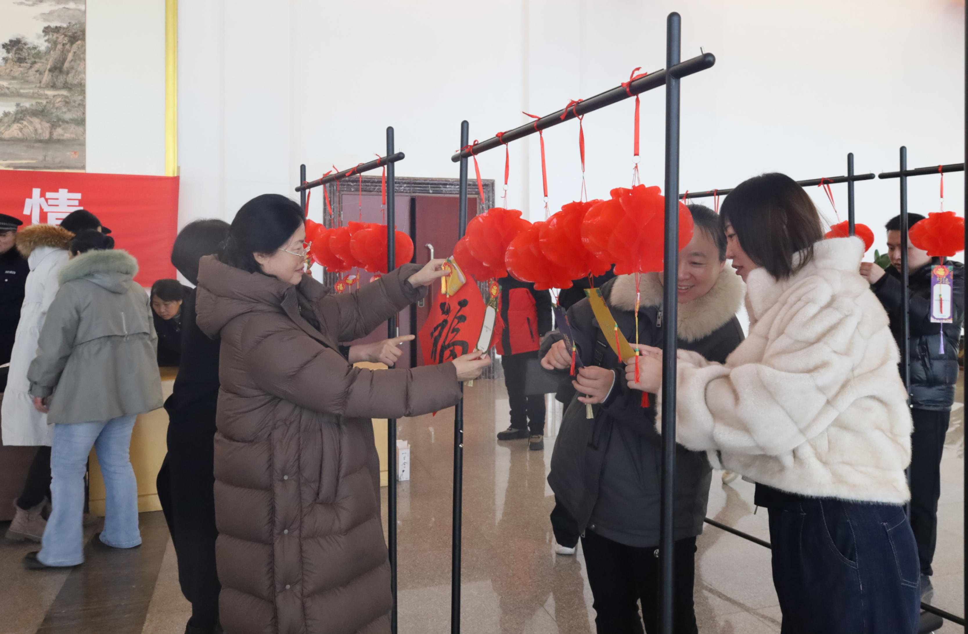 鹤壁市开展“灯谜倡节能春联传温情”活动