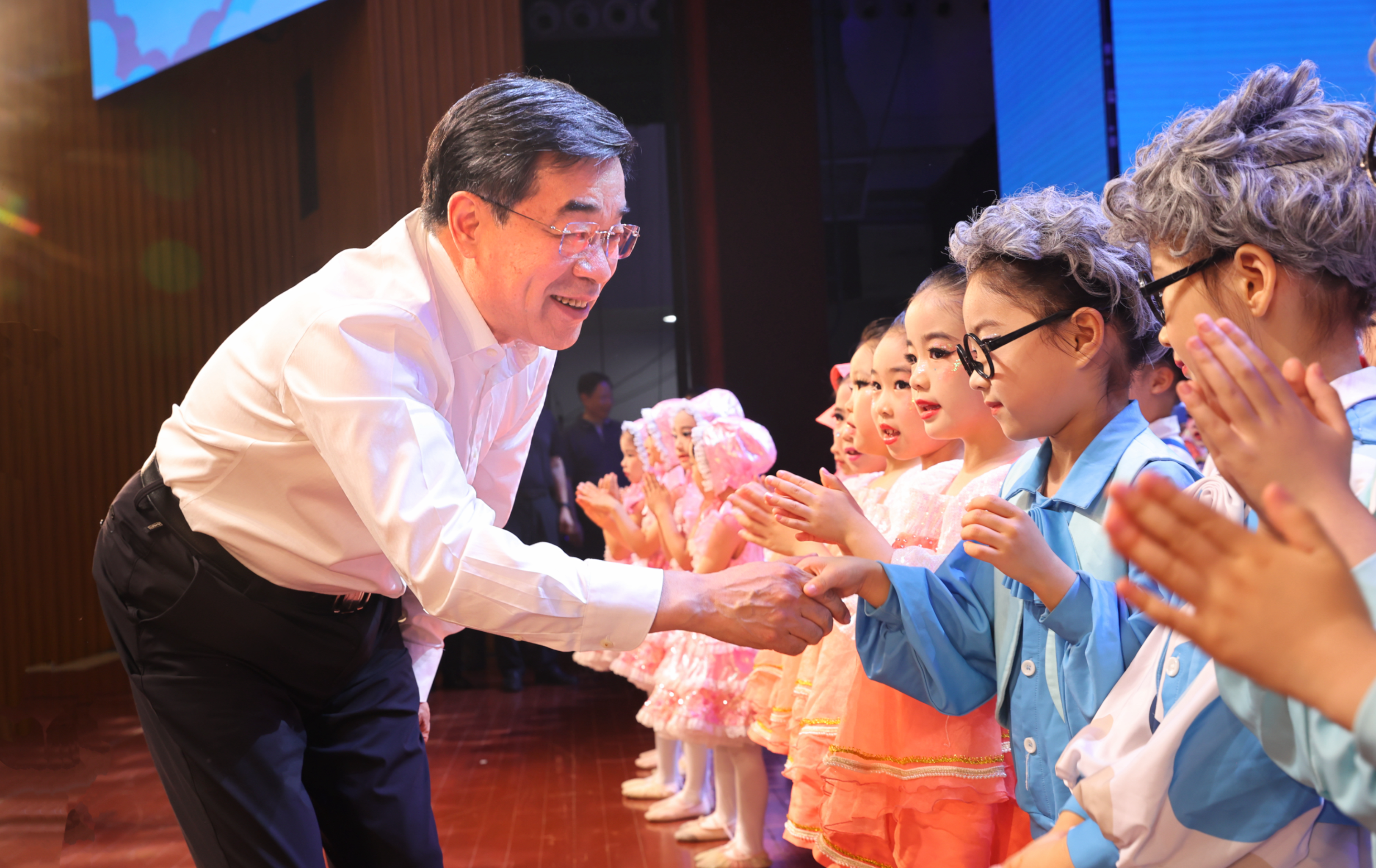 省直机关艺术幼儿园举办“童韵流淌七十年”文艺展演