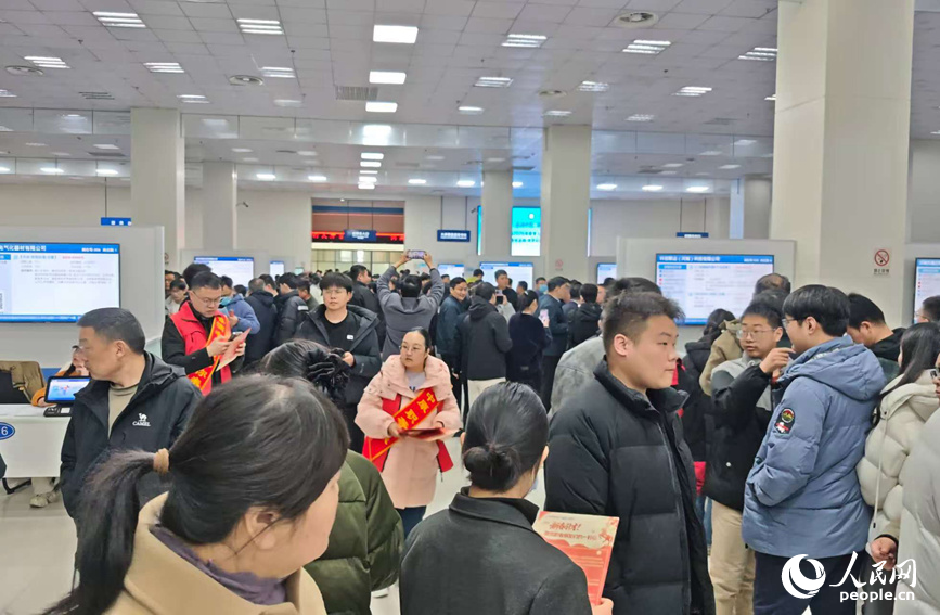 节后上班首日 河南郑州招工市场供需两旺 节后上班首日 河南郑州招工市场供需两旺