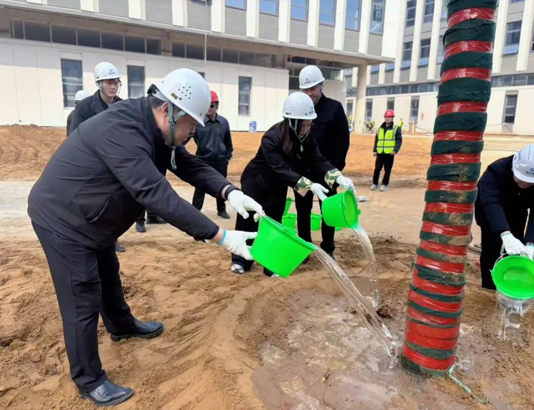播种绿色希望 共建产业未来 医科城建设发展公司开展植树节主题活动