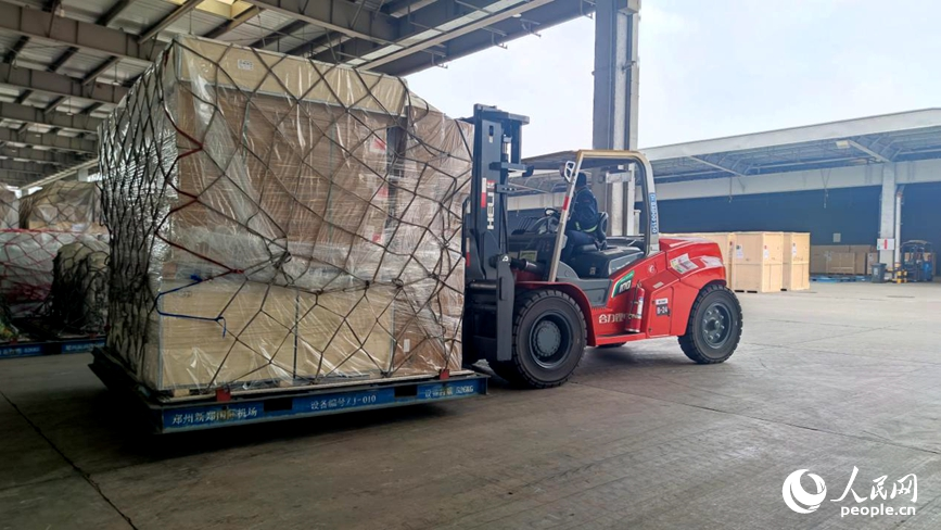 “空中丝路”架金桥 河南首季外贸超2600亿元