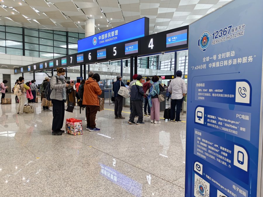 郑州机场五一假期预计迎来出入境客流高峰 <br>边检部门多措并举保障旅客便捷通关