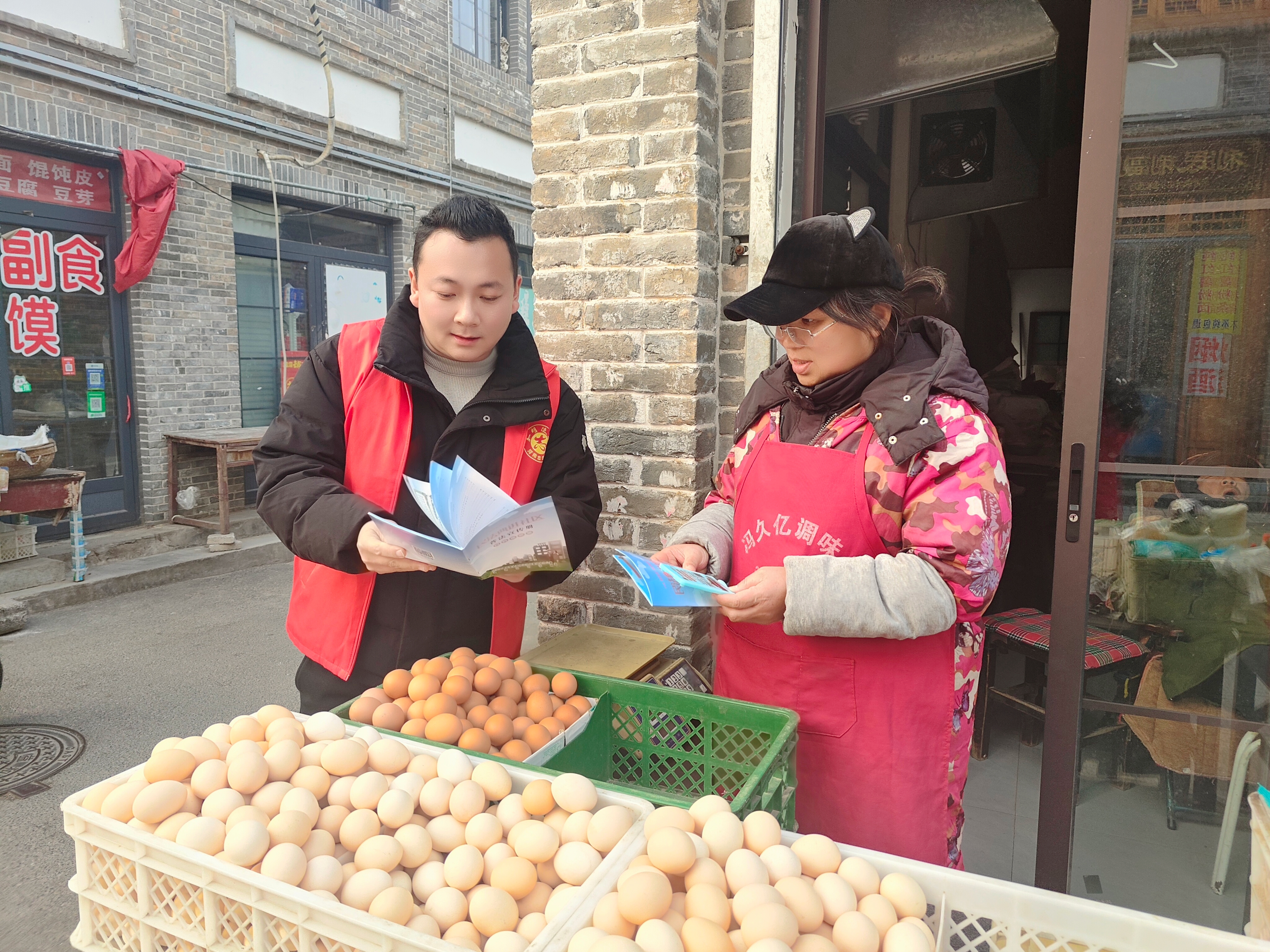 西大街司法所：法治护航助经营 普法宣传进商户