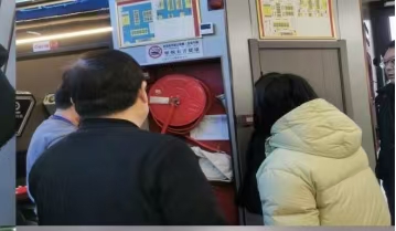 网吧安全无小事，安全检查不松懈