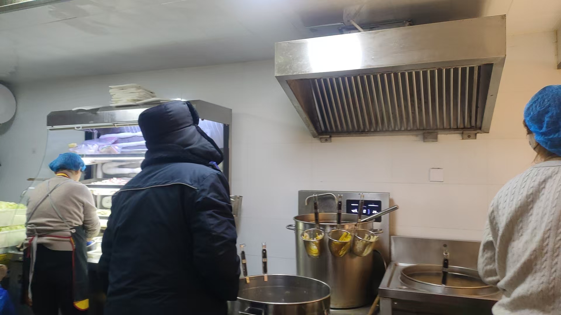 万达商业服务中心开展燃气安全检查