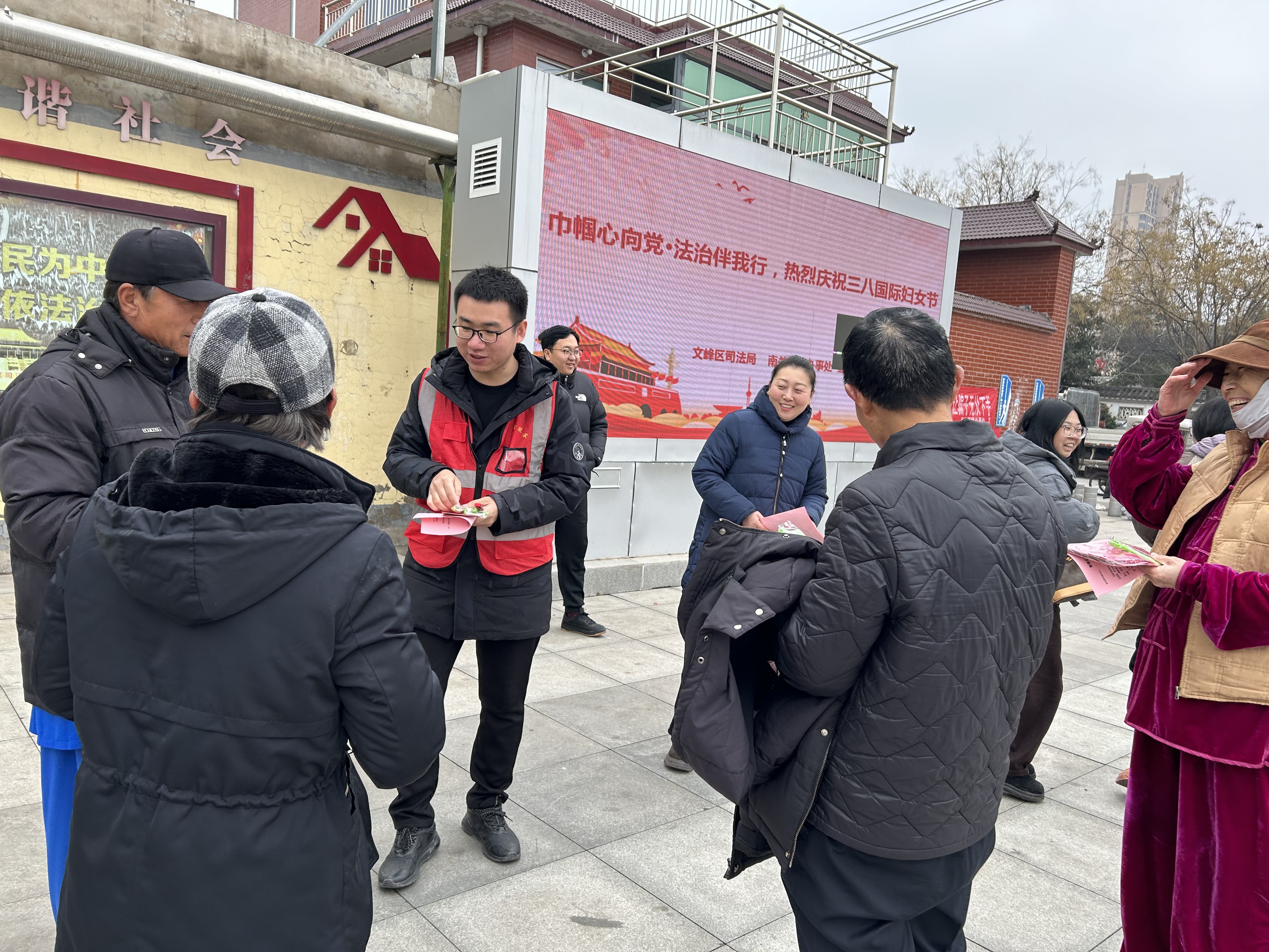 巾帼普法暖三月,法润南关护芳华——南关司法所开展“三八”妇女节法治宣传活动 巾帼普法暖三月,法润南关护芳华——南关司法所开展“三八”妇女节法治宣传活动