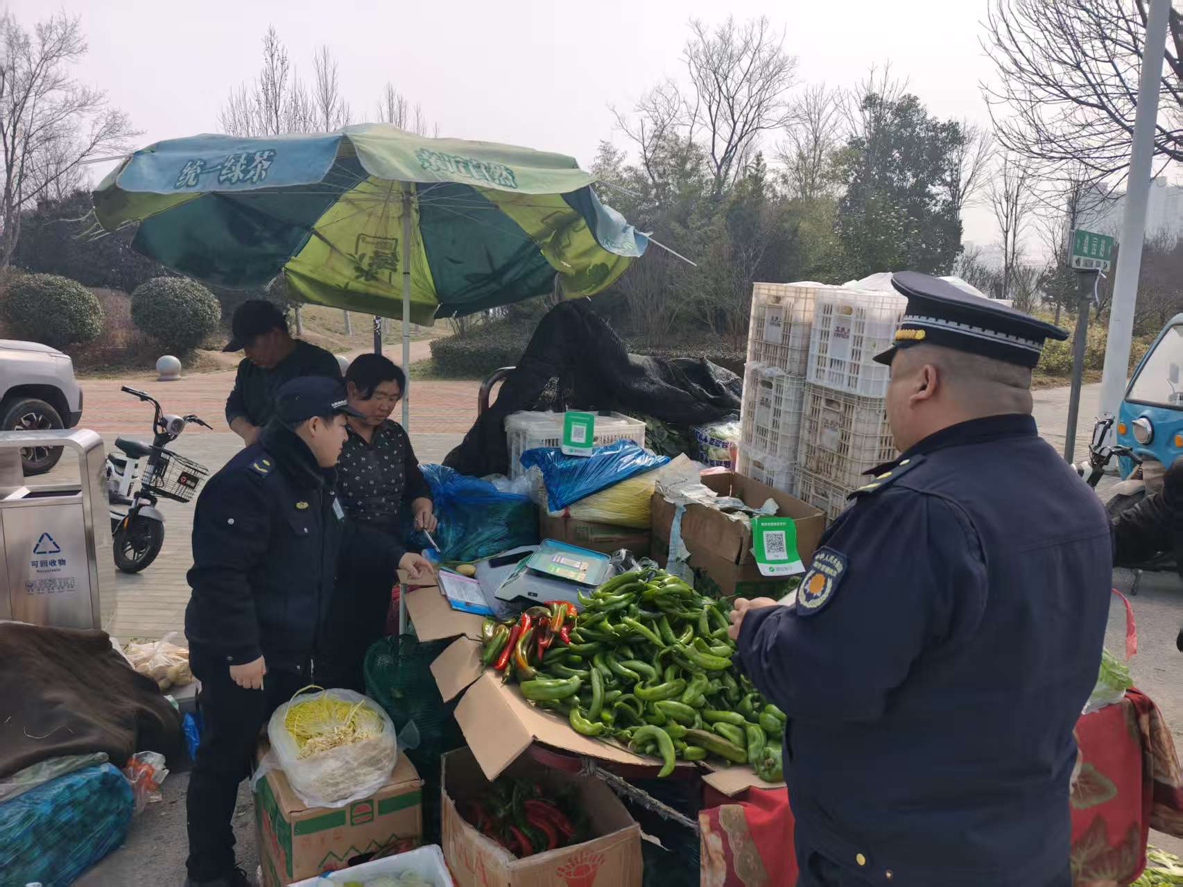 疏堵结合精细管控 占道经营提升市容环境