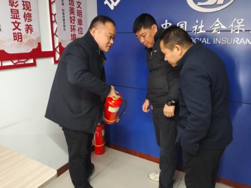 文峰区行政审批和政务信息管理局开展安全隐患排查工作