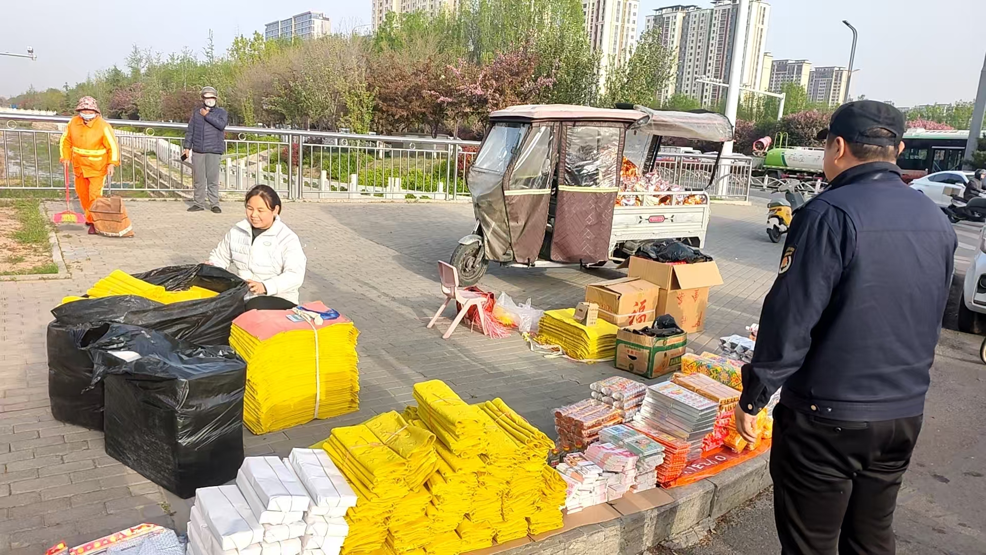 文峰区城管局多措并举 全力做好清明节期间城市管理保障工作