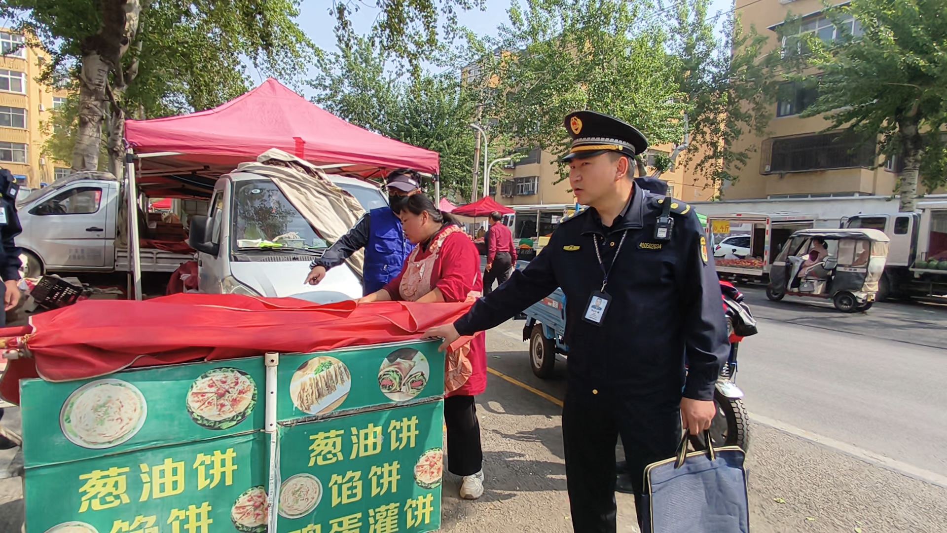 消解烟火里的无序，成就文峰城里的温情 ——文峰区城管局开展流动摊贩专项整治
