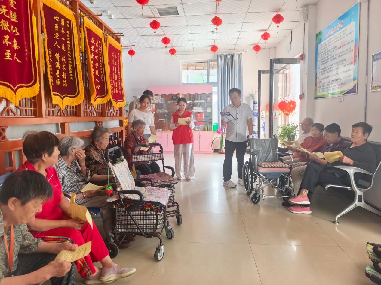 中华路街道:昌泰社区开展“智慧助老暖人心 上门服务护银龄”活动 中华路街道:昌泰社区开展“智慧助老暖人心 上门服务护银龄”活动