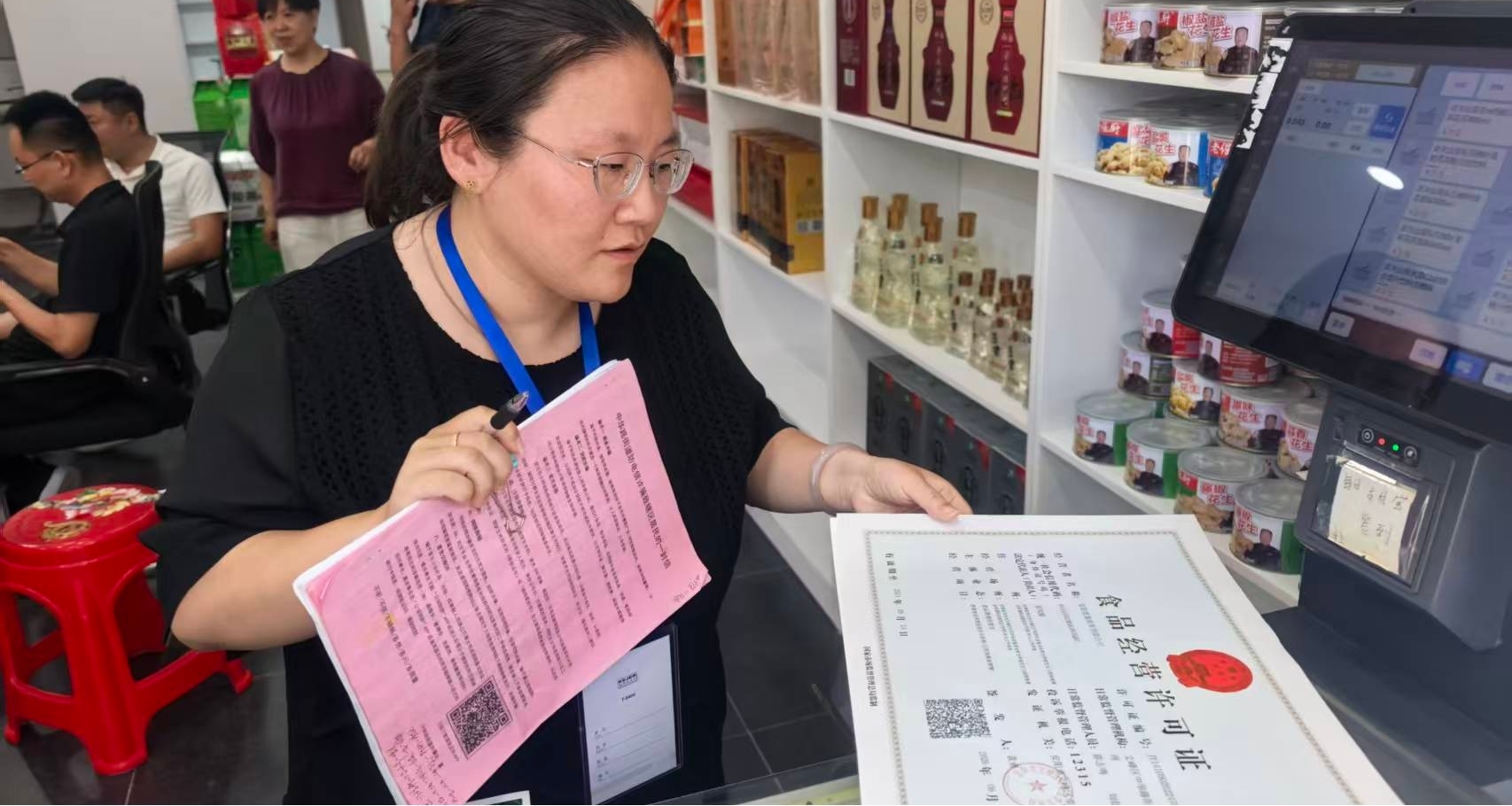 中华路街道:银鹭社区开展食品安全专项排查 筑牢居民食品安全防线 中华路街道:银鹭社区开展食品安全专项排查 筑牢居民食品安全防线