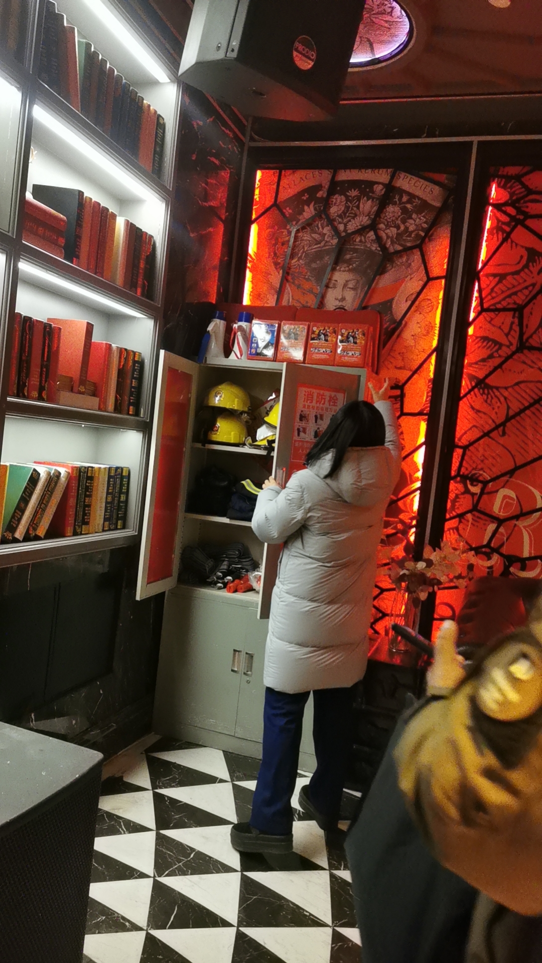 紧盯人员密集场所 强化安全检查