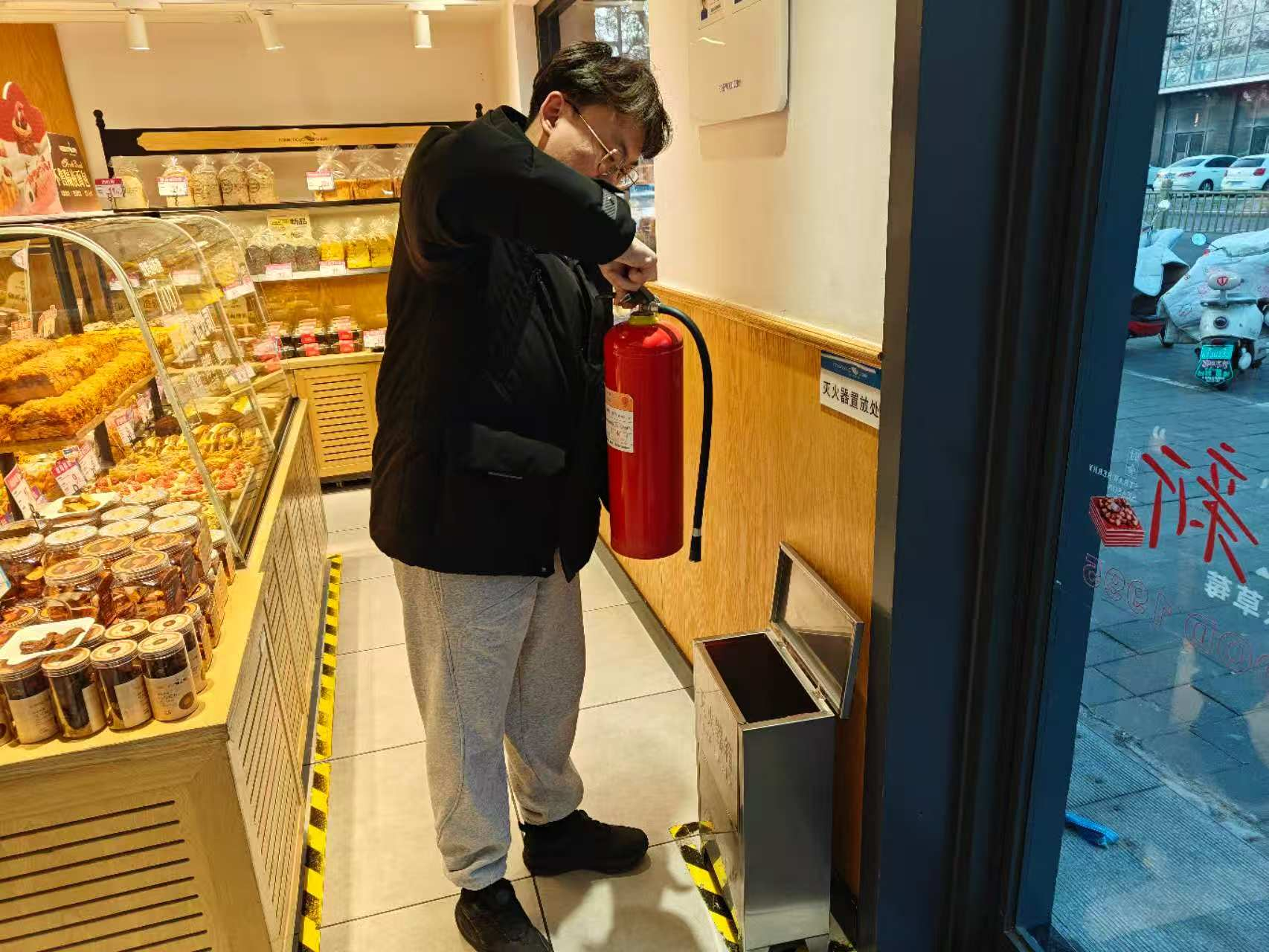 东大街街道开展辖区商户消防安全检查