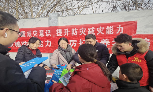 宝莲寺镇农村大集上开展综合安全宣传活动 宝莲寺镇农村大集上开展综合安全宣传活动