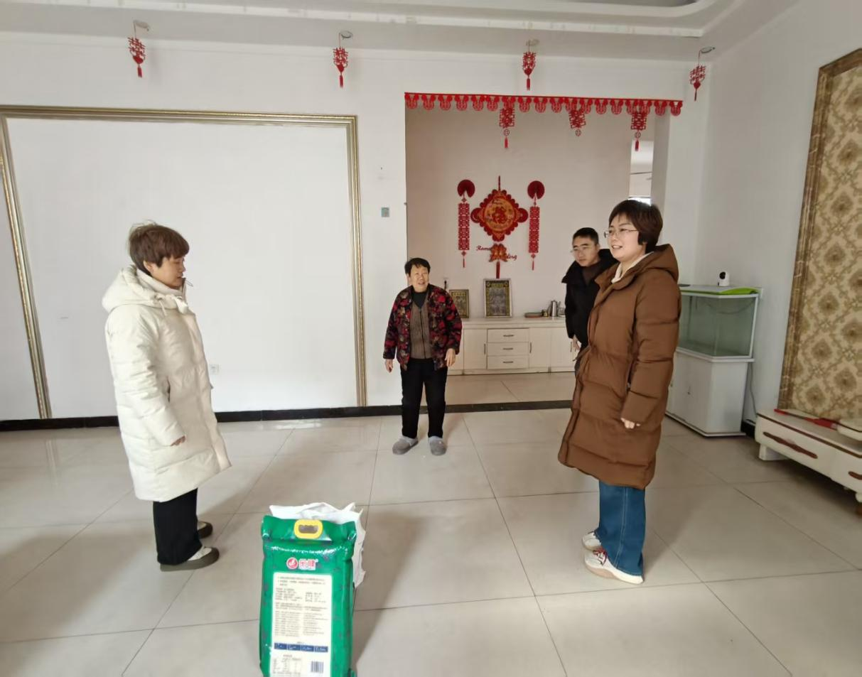 文峰区医保局开展2026年春节困难群众 帮扶救助活动