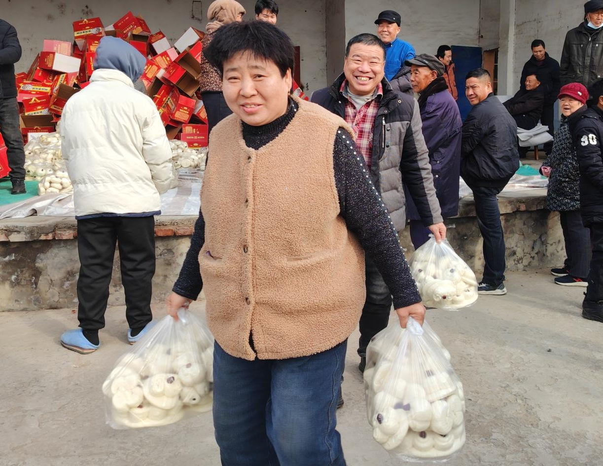 峨嵋大街街道办事处牛房社区开展“暖心送花糕 新春送祝福”活动 峨嵋大街街道办事处牛房社区开展“暖心送花糕 新春送祝福”活动