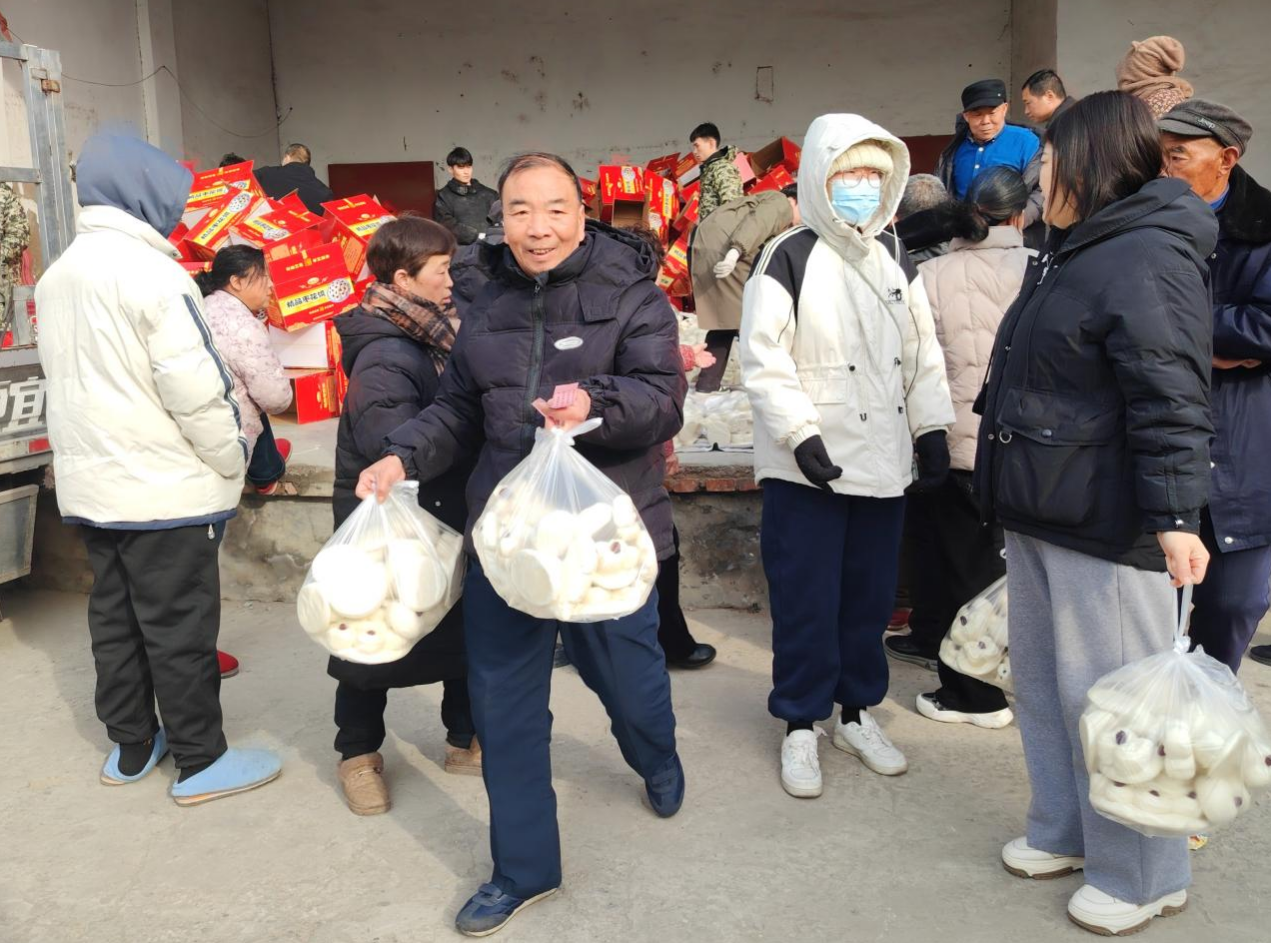 峨嵋大街街道办事处牛房社区开展“暖心送花糕 新春送祝福”活动 峨嵋大街街道办事处牛房社区开展“暖心送花糕 新春送祝福”活动