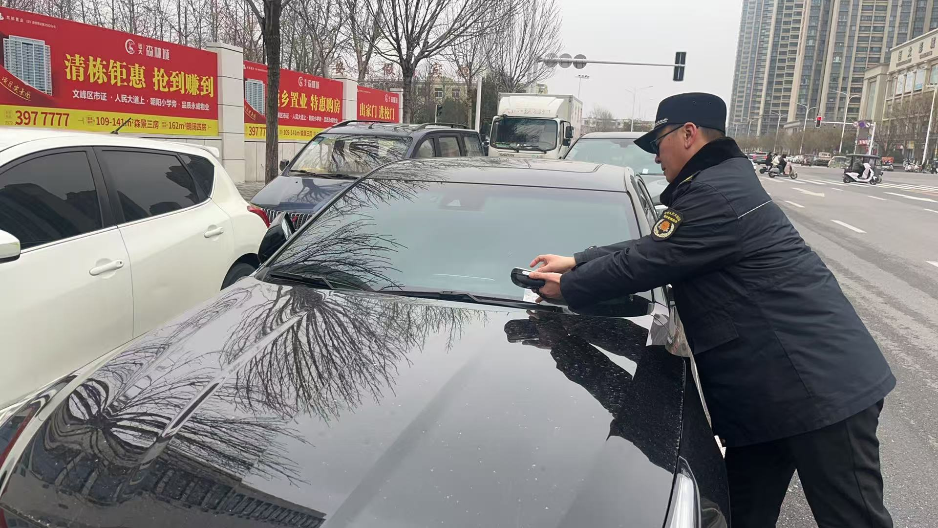 文峰区城管局：开展市容集中整治  提升群众幸福感