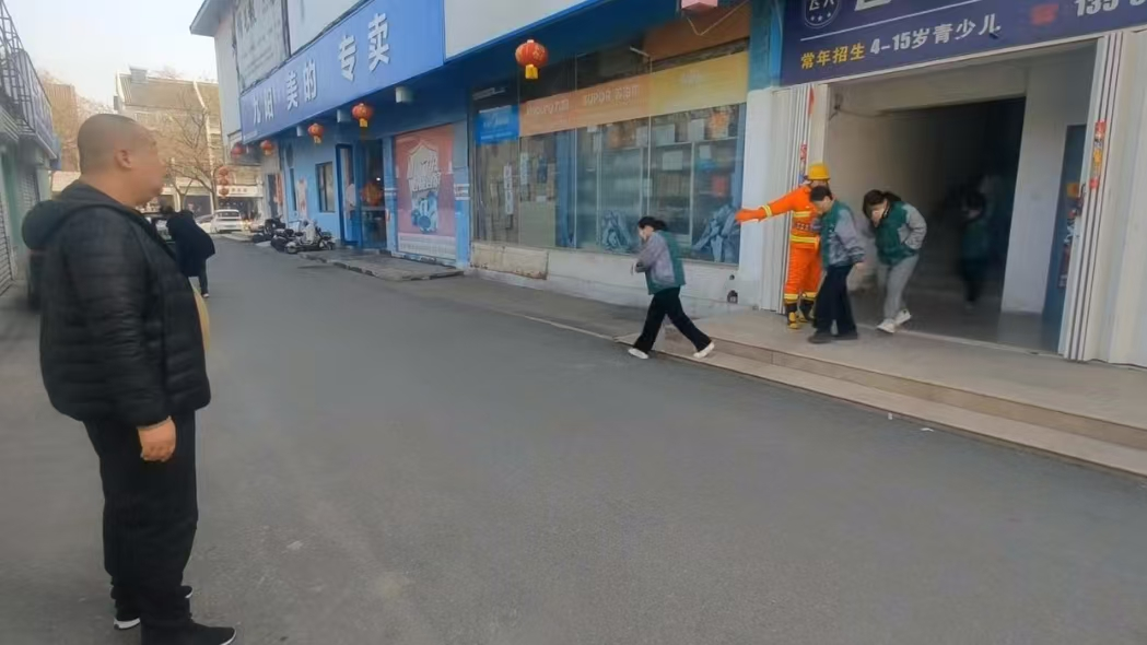 东大街街道开展消防演练