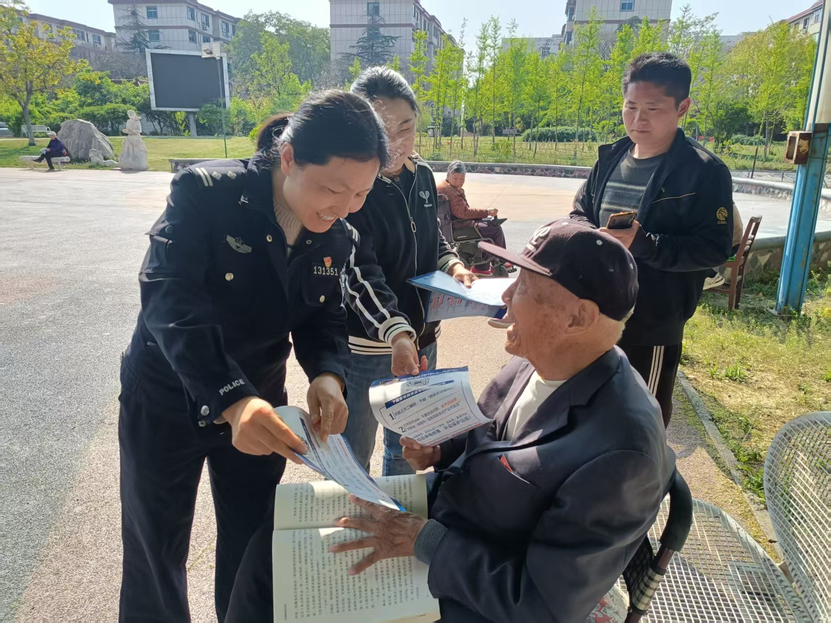 峨嵋大街街道办事处颐欣苑社区开展“警社联动护夕阳 反诈宣传进社区”活动 峨嵋大街街道办事处颐欣苑社区开展“警社联动护夕阳 反诈宣传进社区”活动