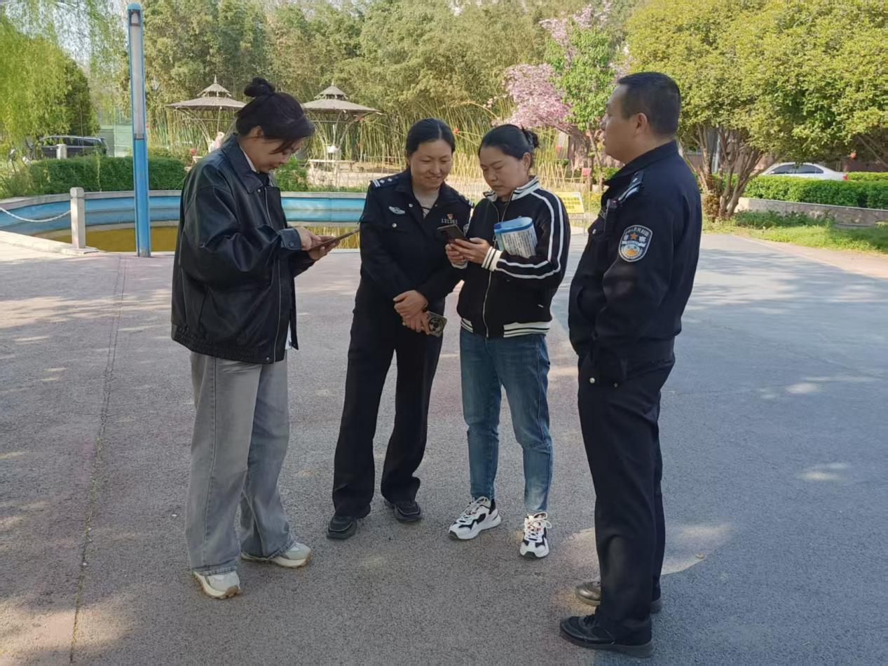 峨嵋大街街道办事处颐欣苑社区开展“警社联动护夕阳 反诈宣传进社区”活动 峨嵋大街街道办事处颐欣苑社区开展“警社联动护夕阳 反诈宣传进社区”活动