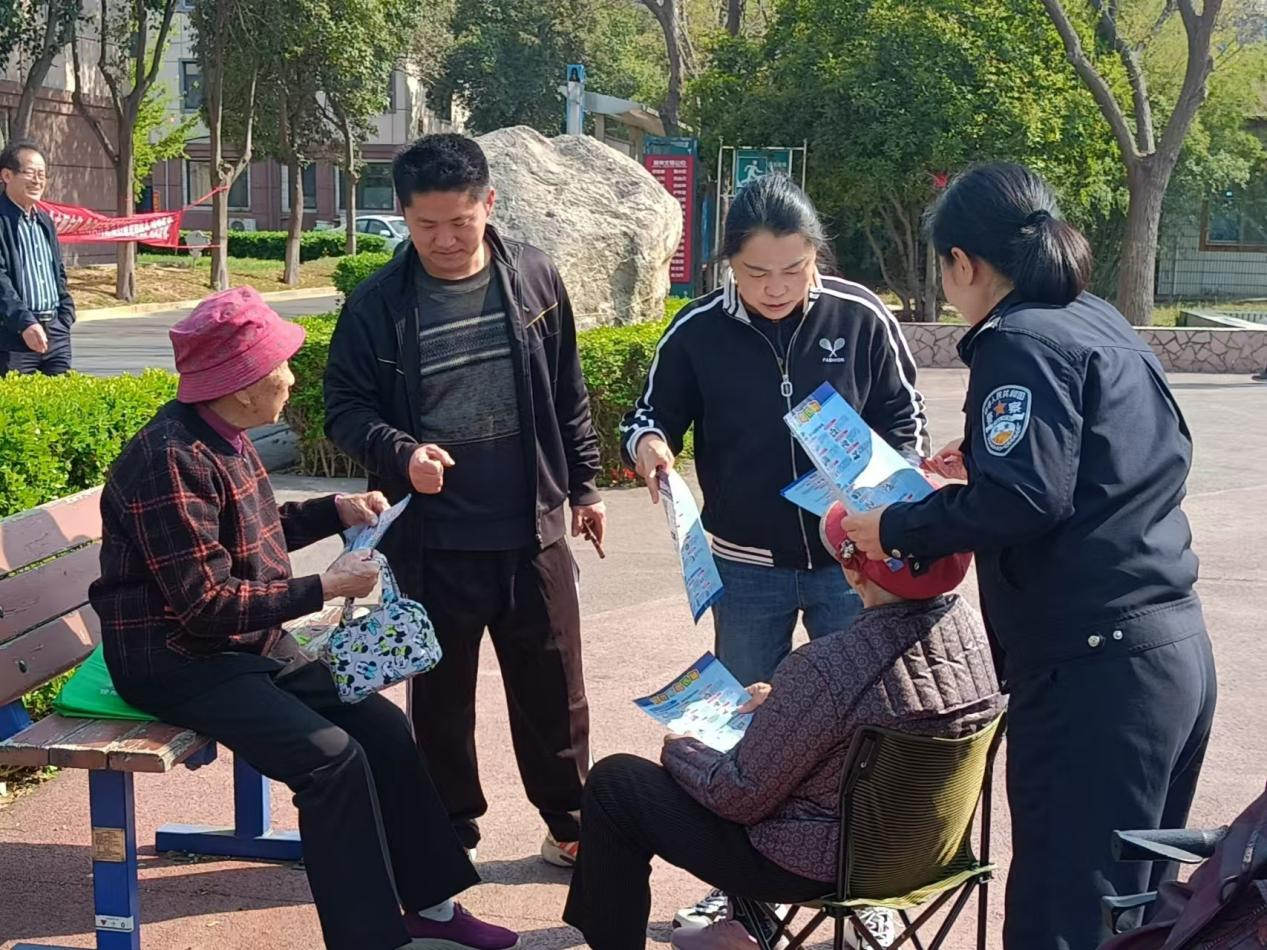 峨嵋大街街道办事处颐欣苑社区开展“警社联动护夕阳 反诈宣传进社区”活动 峨嵋大街街道办事处颐欣苑社区开展“警社联动护夕阳 反诈宣传进社区”活动