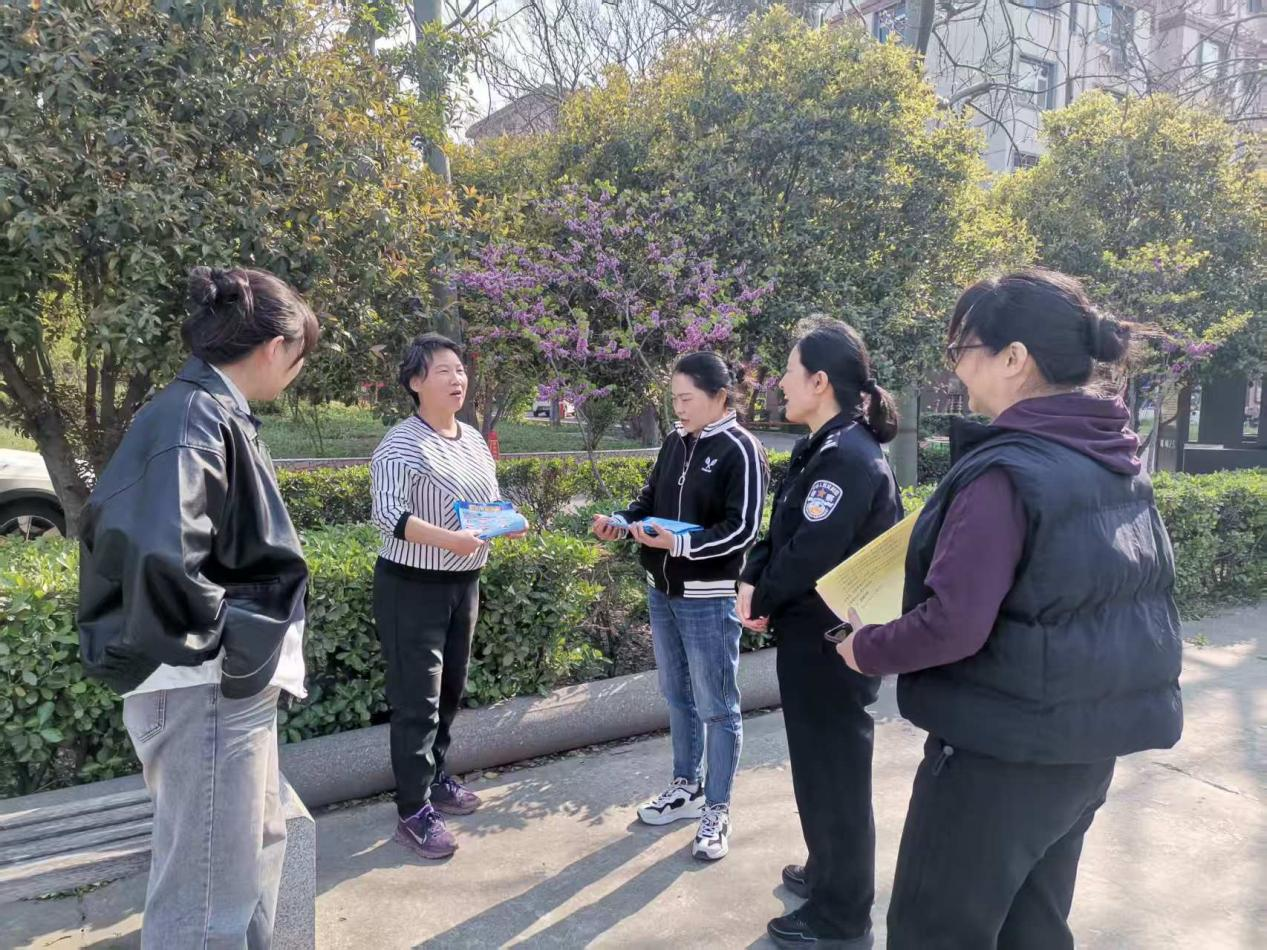 峨嵋大街街道办事处颐欣苑社区开展“警社联动护夕阳 反诈宣传进社区”活动 峨嵋大街街道办事处颐欣苑社区开展“警社联动护夕阳 反诈宣传进社区”活动