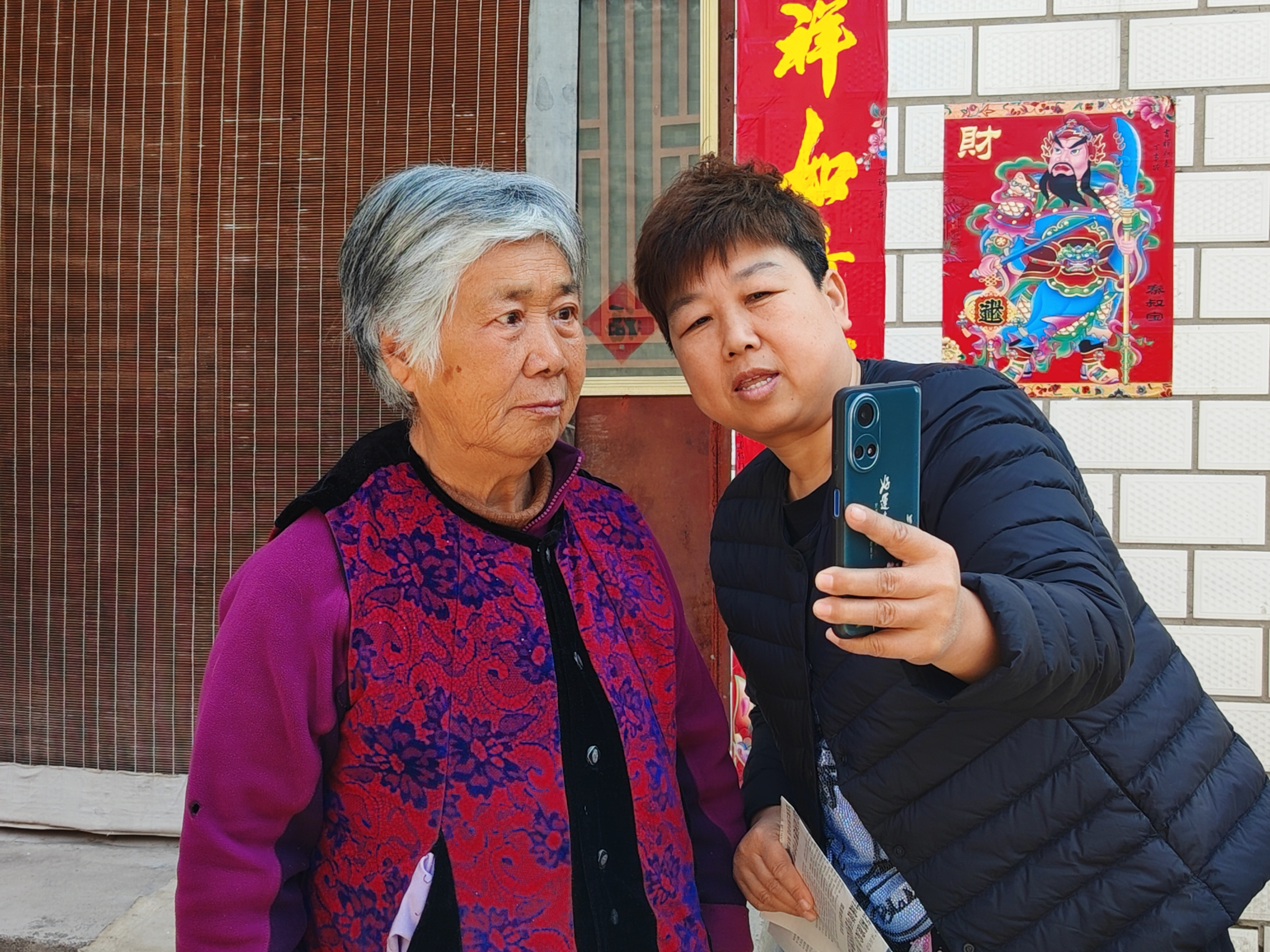 入户认证暖人心 便民服务护夕阳 --峨嵋大街街道牛房社区为80岁以上老人养老认证 入户认证暖人心 便民服务护夕阳 --峨嵋大街街道牛房社区为80岁以上老人养老认证