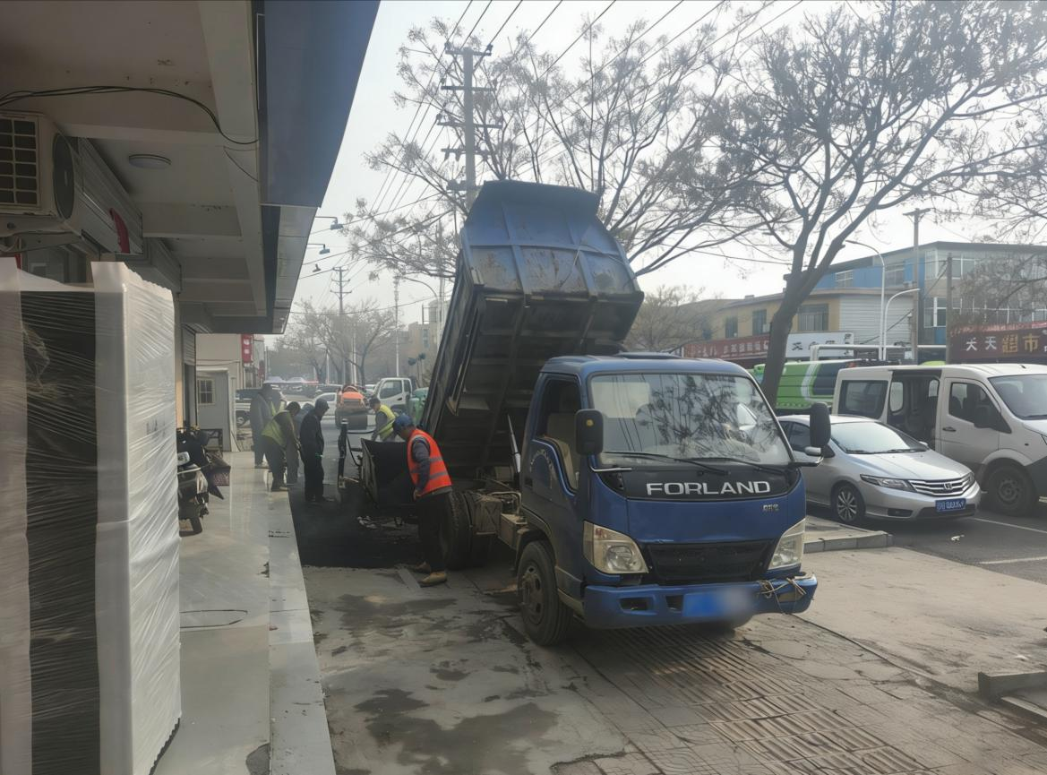 紫薇大道街道晨光社区破损道路全面焕新