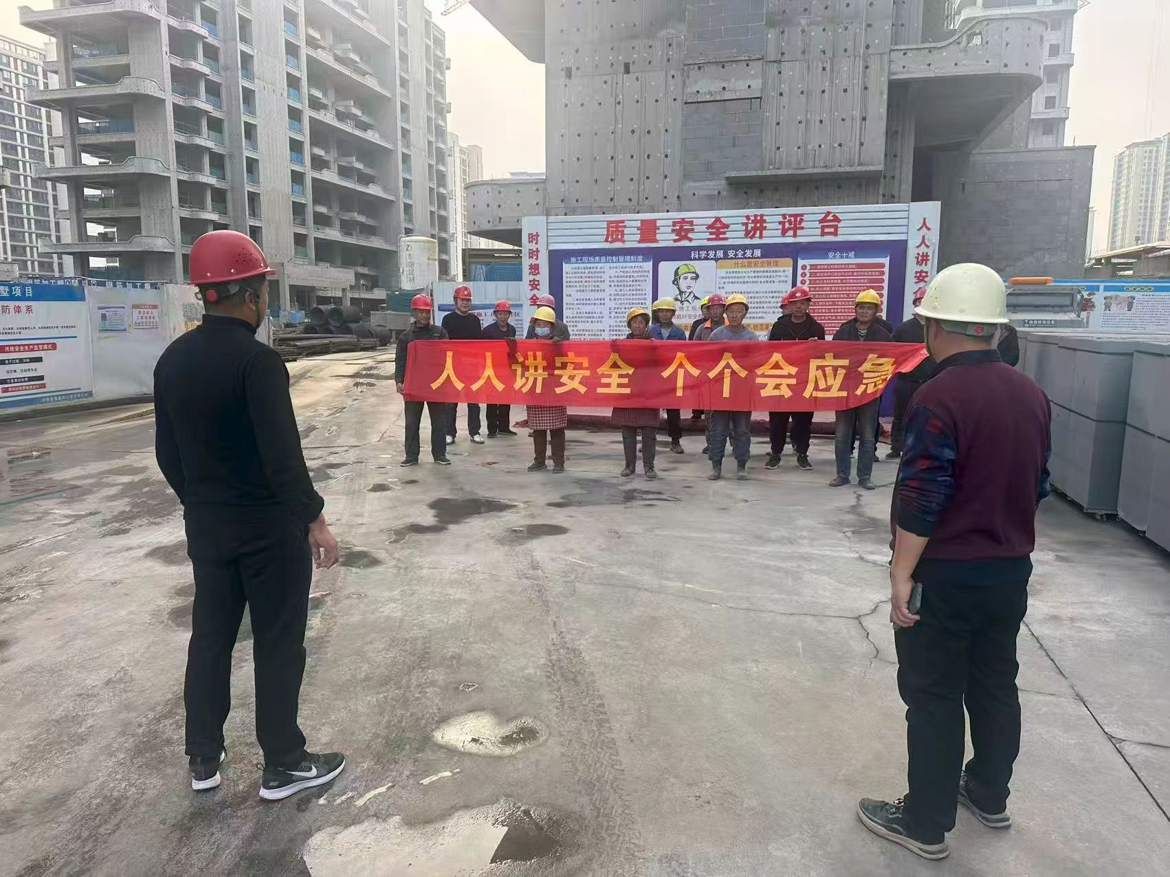 文峰区住建局开展防震减灾进工地宣传活动