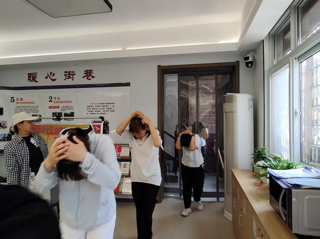东大街街道开展“人人讲安全 个个会应急”防灾减灾日主题宣讲活动
