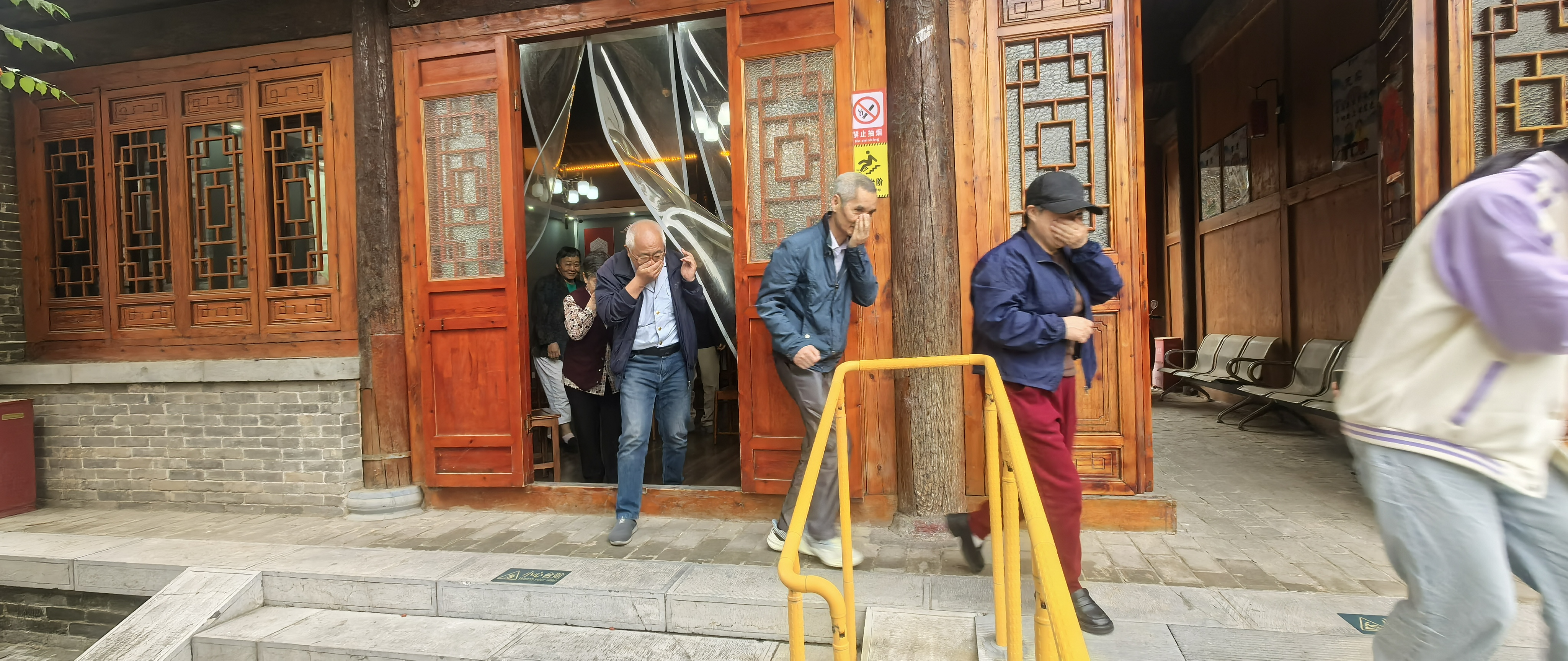 东大街街道开展消防安全知识培训及逃生演练活动