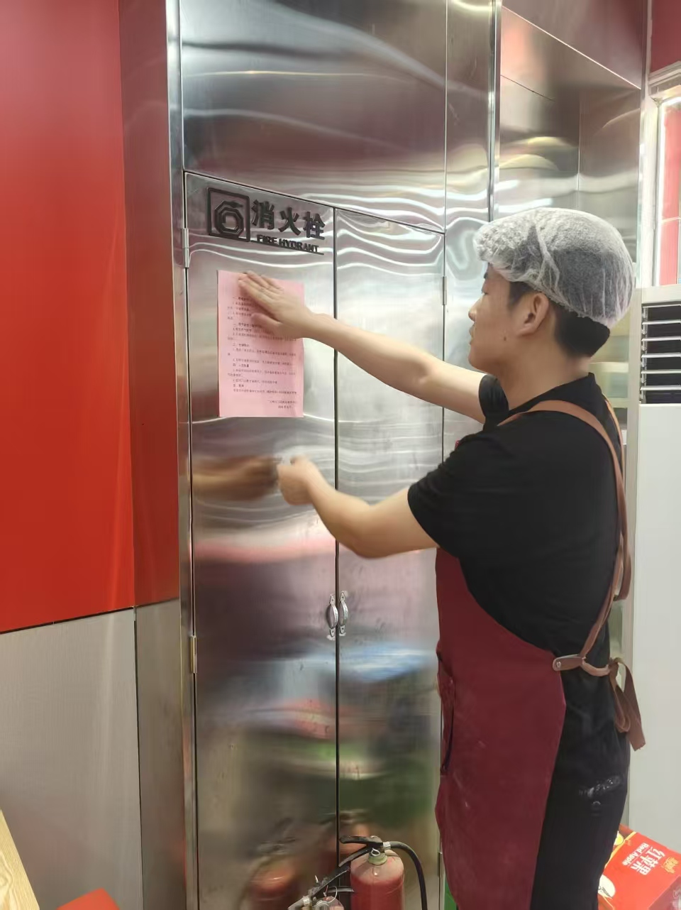 温馨提示“进辖区”筑牢商圈安全防线