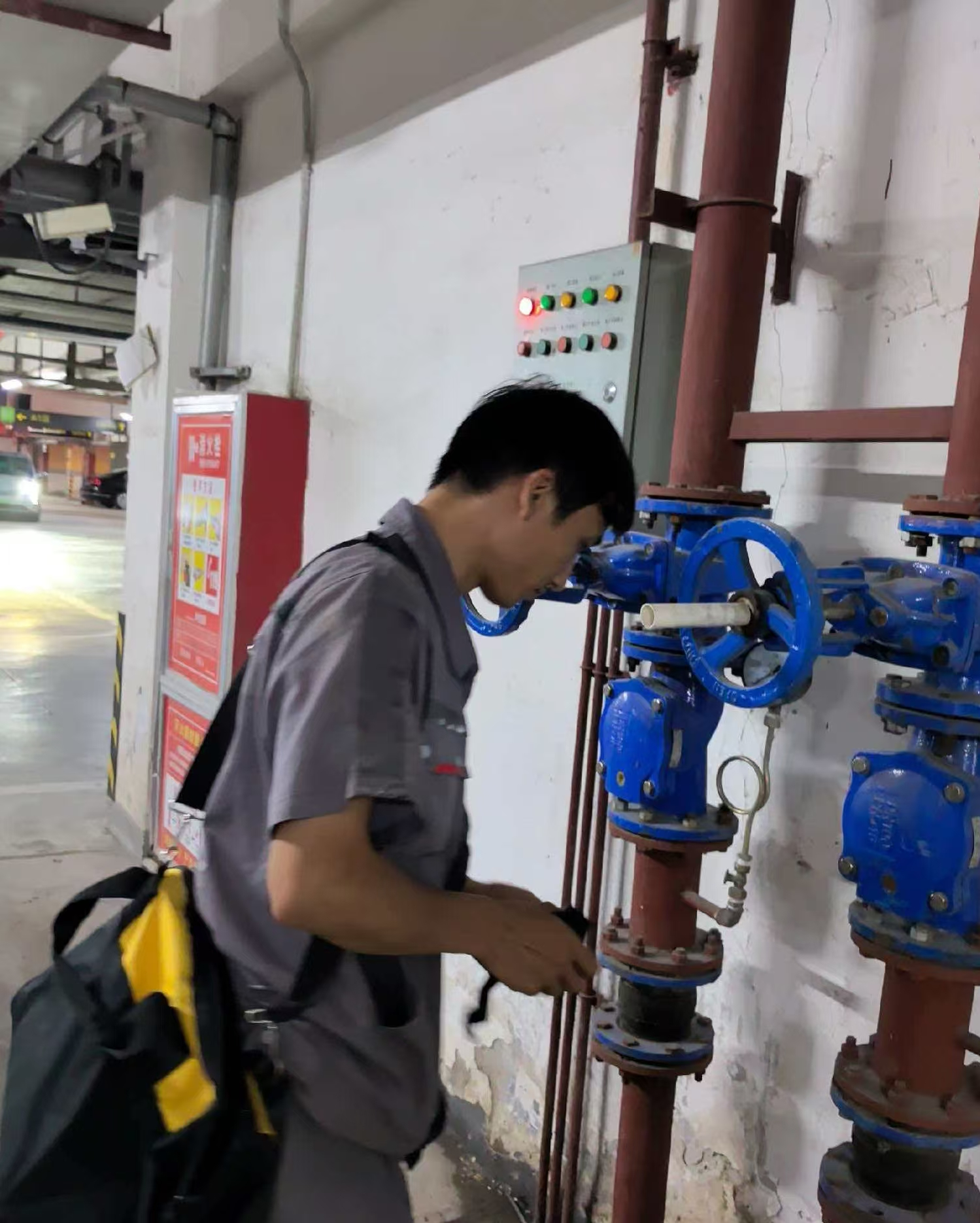 万达商业服务中心组织物业开展防汛应急演练