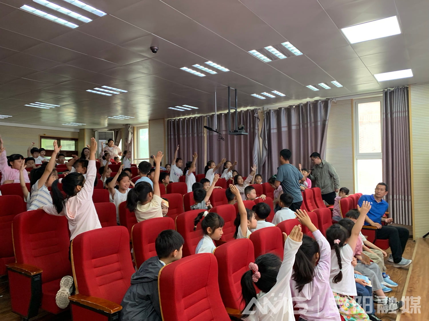 童趣学环保 绿色伴成长  安阳市生态环境局文峰分局开展校园宣讲活动