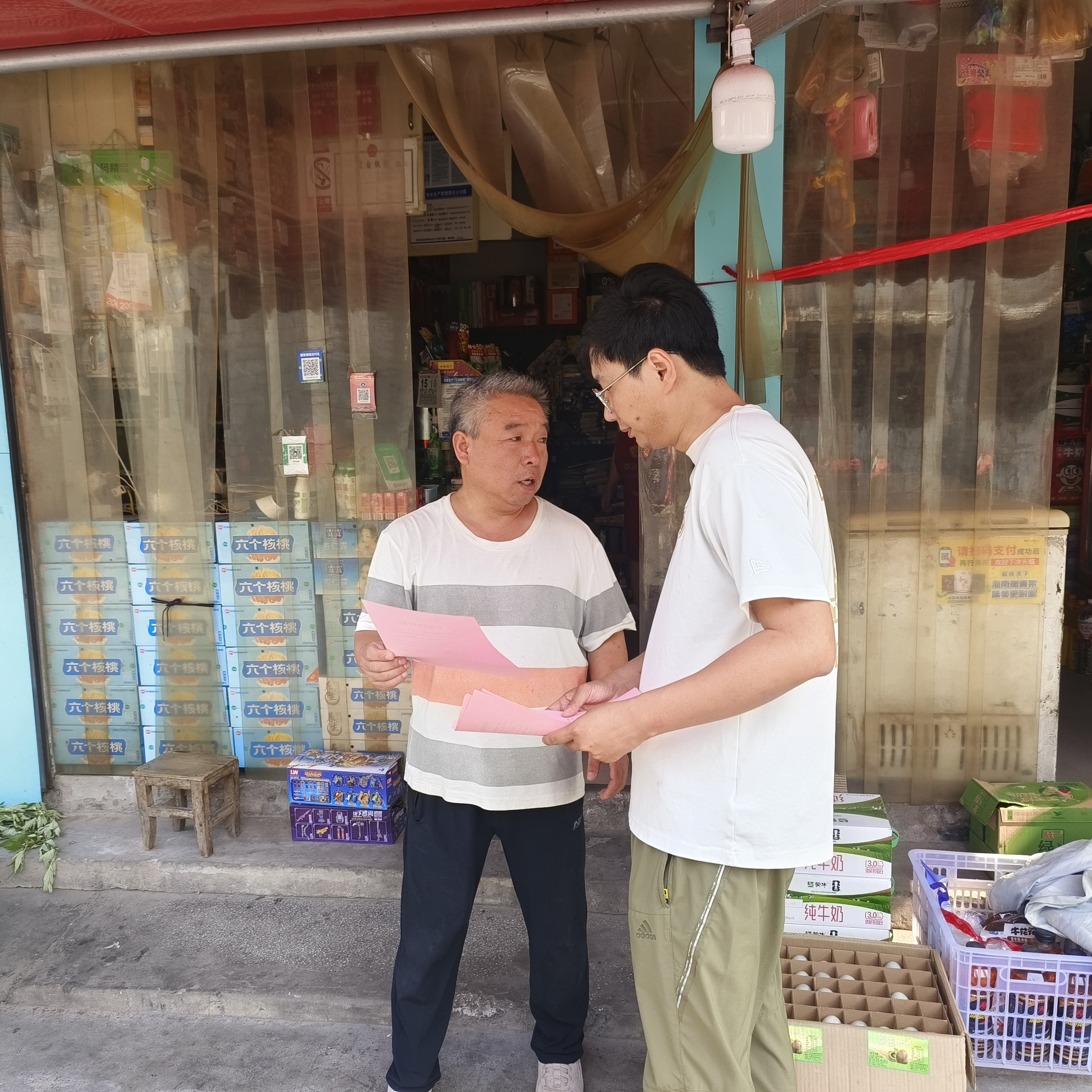 东大街街道开展安全知识入户宣传活动 东大街街道开展安全知识入户宣传活动