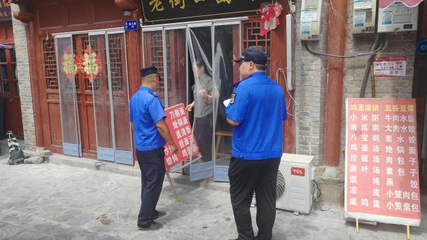 文峰区城管局扎实开展南大街市容秩序专项整治 文峰区城管局扎实开展南大街市容秩序专项整治