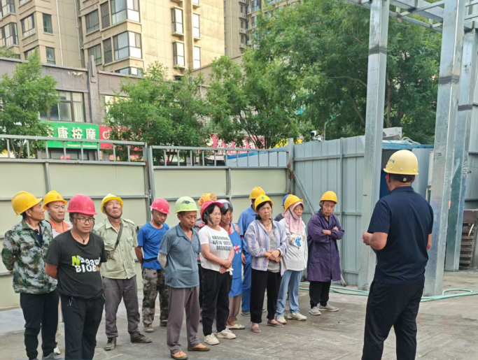 文峰区住建局紧盯工地班前安全教育 守牢安全生产源头防线 文峰区住建局紧盯工地班前安全教育 守牢安全生产源头防线