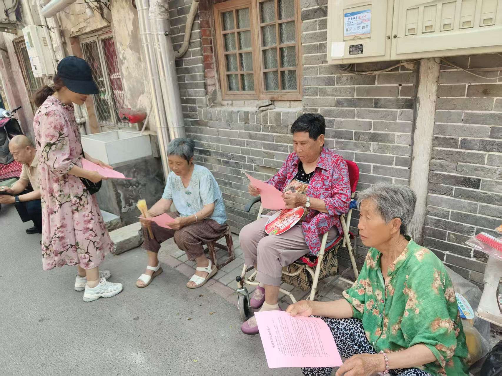东大街街道开展电动车安全充电入户宣传活动 东大街街道开展电动车安全充电入户宣传活动