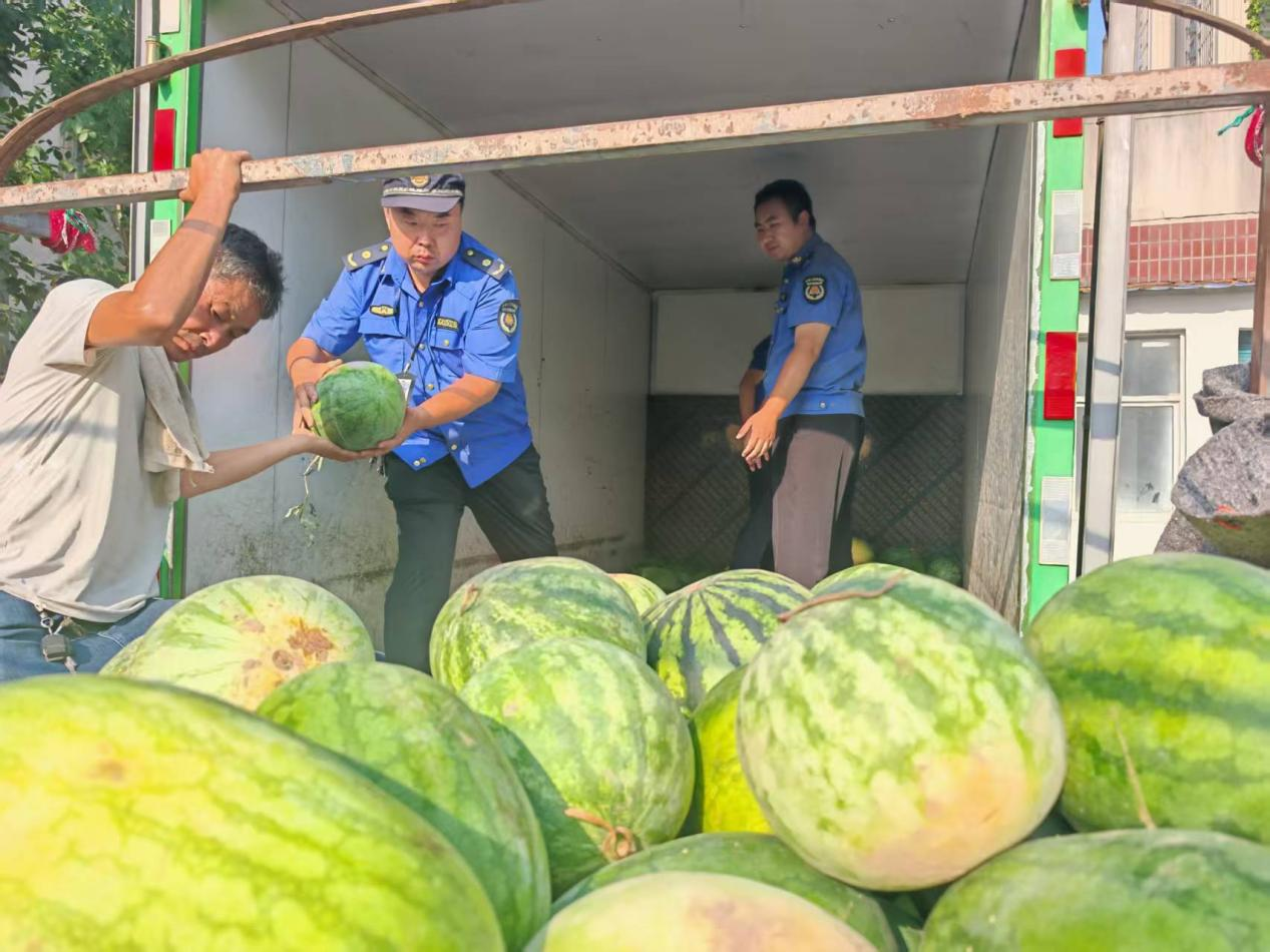 暖心助农解民忧 柔性服务显担当 暖心助农解民忧 柔性服务显担当