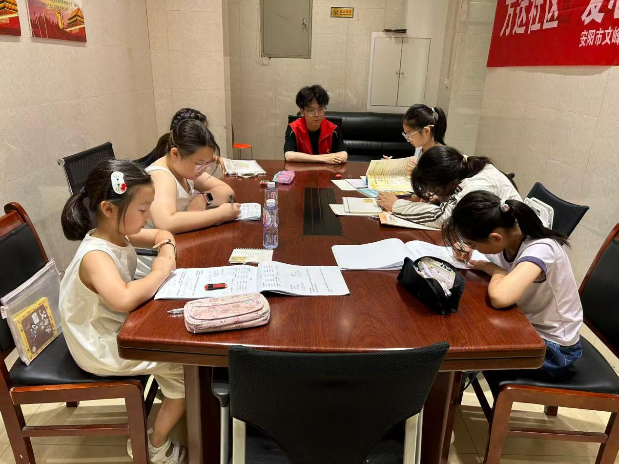 中华路街道：万达社区 大手拉小手 双向暖奔赴——“爱心课堂”暑期夏令营