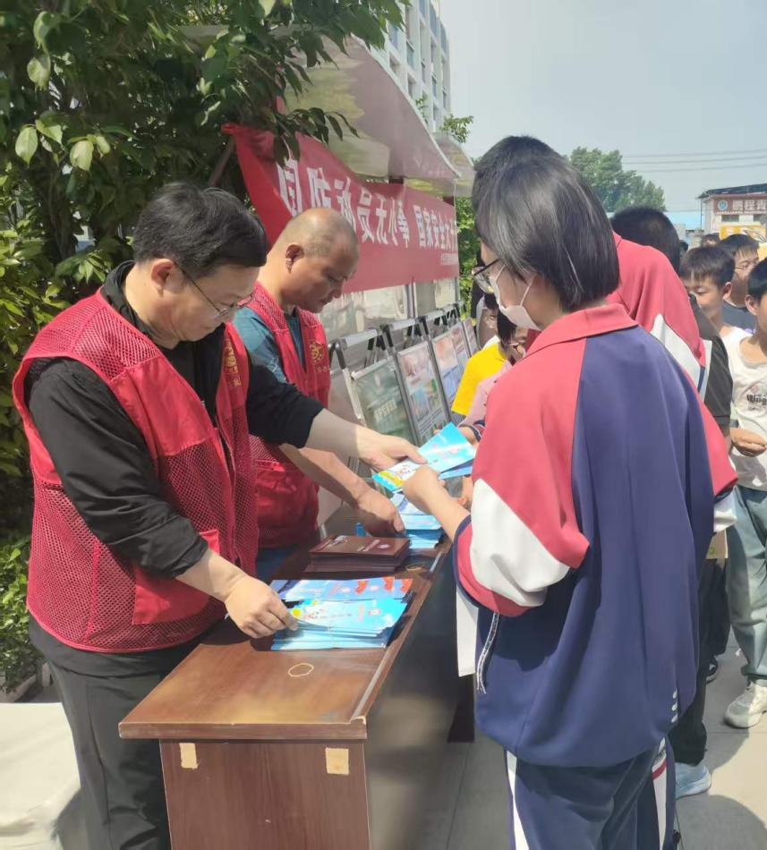 区国防动员事务中心组织开展“5·12全国防灾减灾日”进校园活动 区国防动员事务中心组织开展“5·12全国防灾减灾日”进校园活动