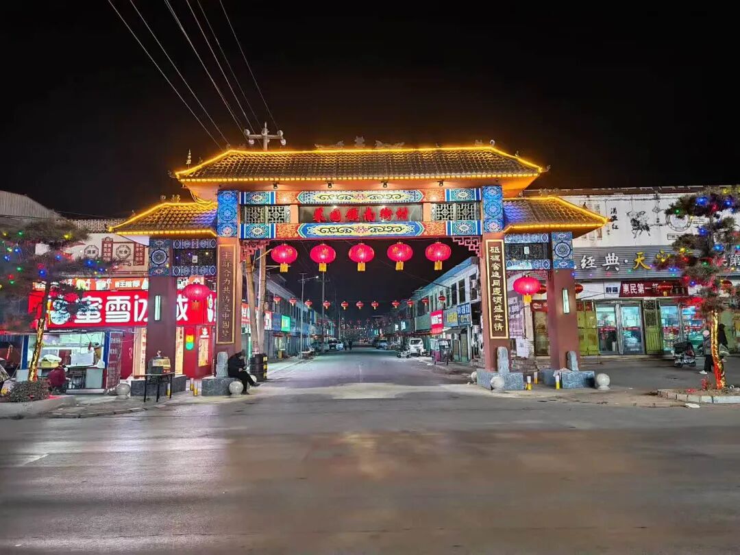 大红灯笼高高挂 浓郁年味迎新春