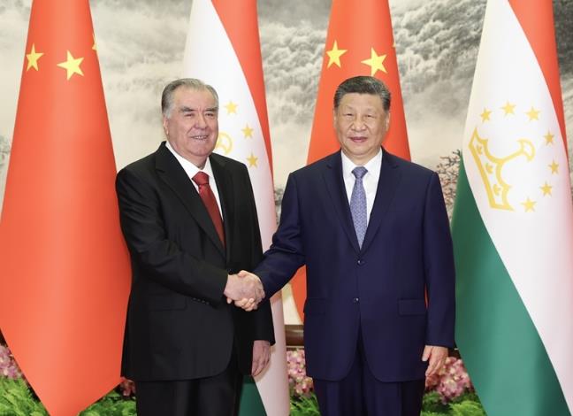 习近平同塔吉克斯坦总统拉赫蒙会谈 习近平同塔吉克斯坦总统拉赫蒙会谈