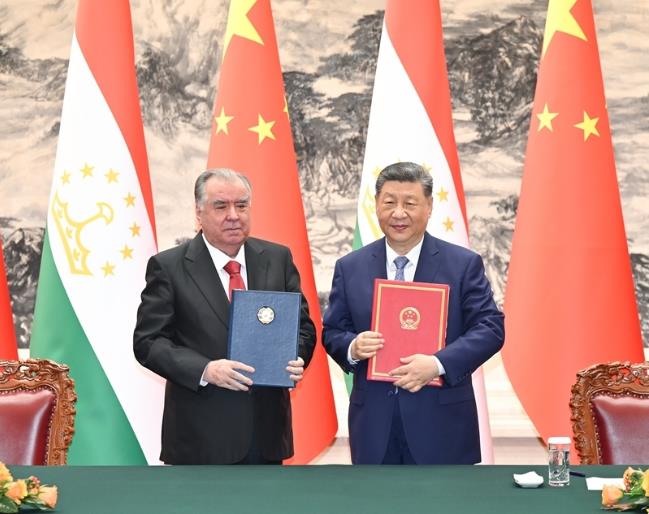 习近平同塔吉克斯坦总统拉赫蒙会谈 习近平同塔吉克斯坦总统拉赫蒙会谈