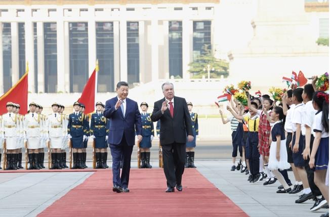 习近平同塔吉克斯坦总统拉赫蒙会谈 习近平同塔吉克斯坦总统拉赫蒙会谈