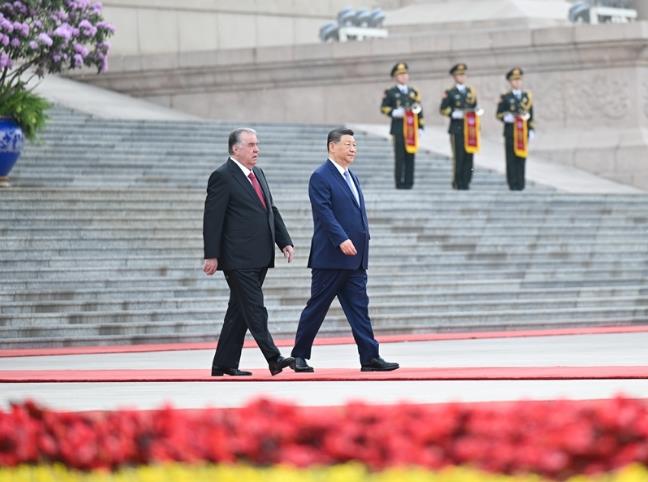 习近平同塔吉克斯坦总统拉赫蒙会谈 习近平同塔吉克斯坦总统拉赫蒙会谈