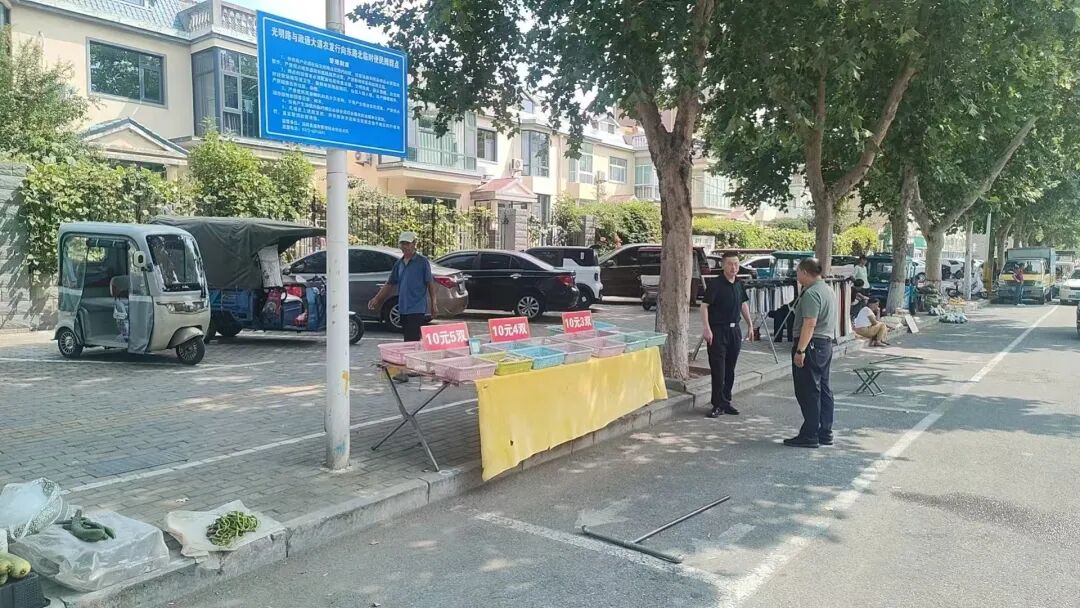 汤阴城管局：疏堵结合惠民生 便民摊群暖民心