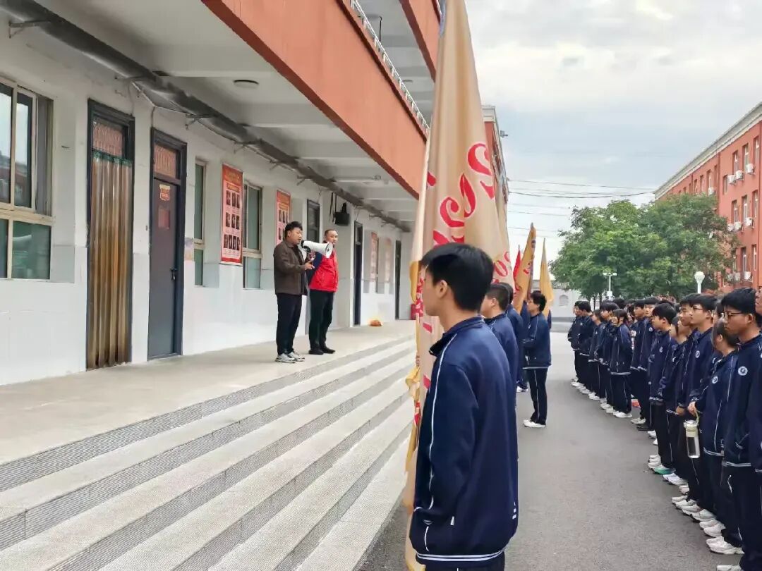 传承精忠魂 砺志报国行